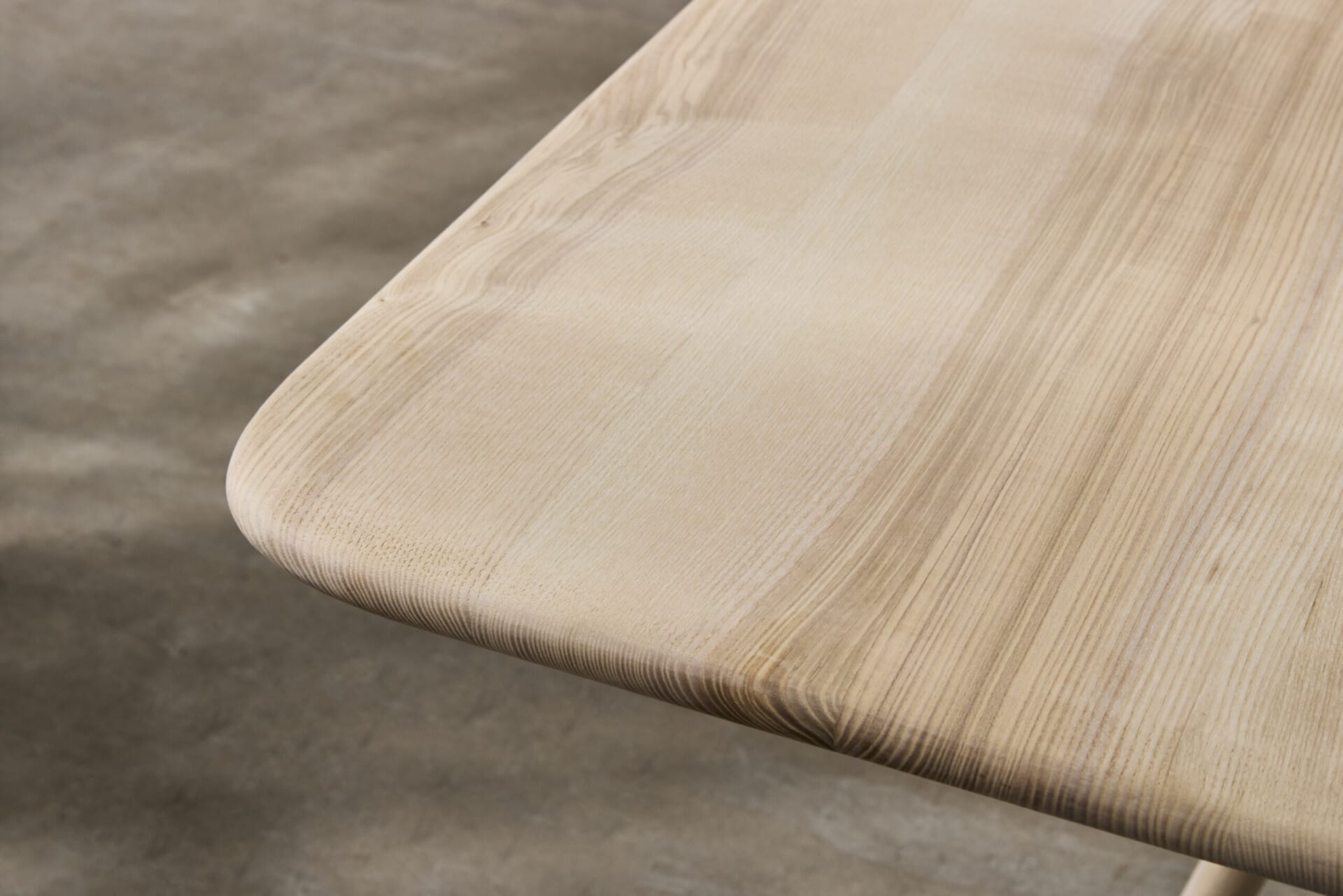Soft curves of the AYA table designed by Foster + Partners